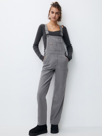 regular Pantaloni con pettorina di Pull&Bear in grigio: frontale