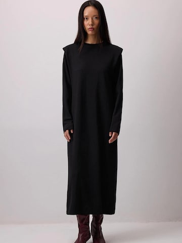 Robe 'Padded Basic Knitted Dress' Touché Privé en noir