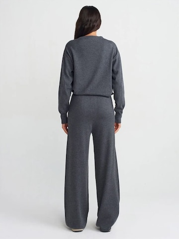 Wide leg Pantaloni di Dilvin in grigio