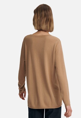 Pull-over include en marron