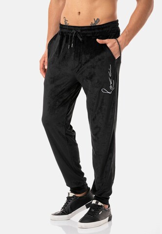 Redbridge Loosefit Broek in Zwart: voorkant