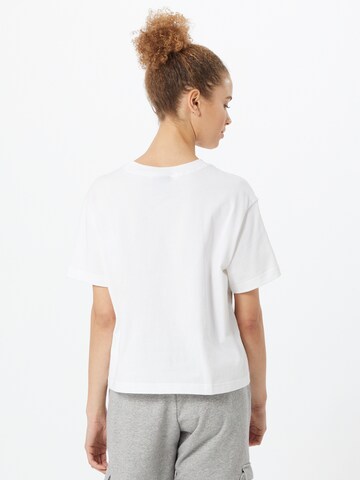 T-shirt Nike Sportswear en blanc