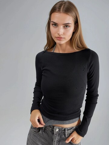 Busem Shirt in Black: front