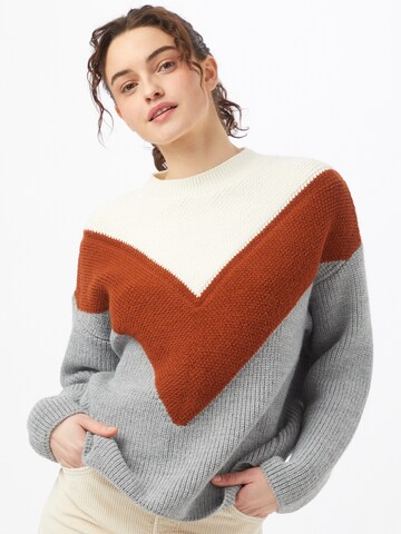 Mavi Sweater in Grey: front