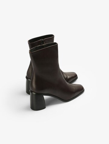 Scalpers Booties in Brown