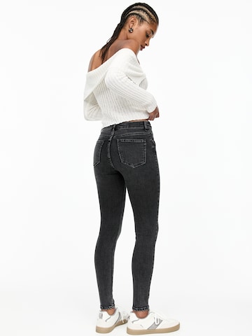 Pull&Bear Skinny Jeans in Grau