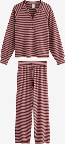 Next Pyjama värissä punainen: etupuoli