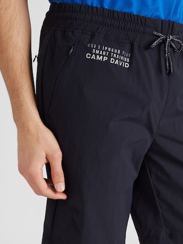 CAMP DAVID Regular Shorts in Blau