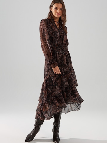 Robe Trendyol en marron : devant