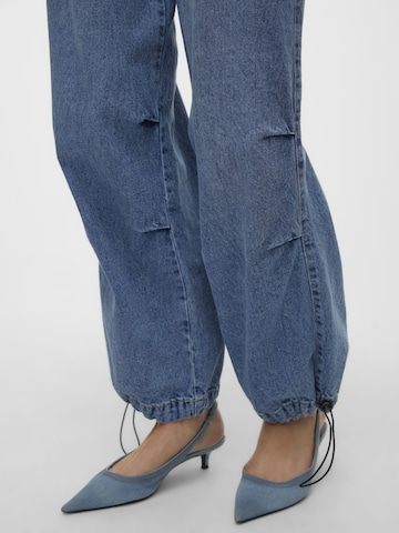 VERO MODA Loosefit Jeans 'SCOOTY' in Blauw