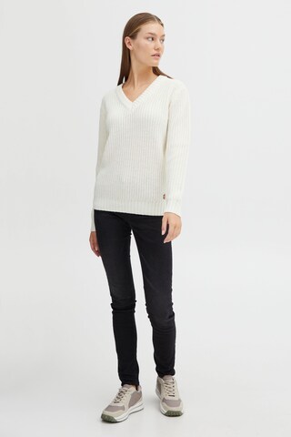 Oxmo Sweater in White: front