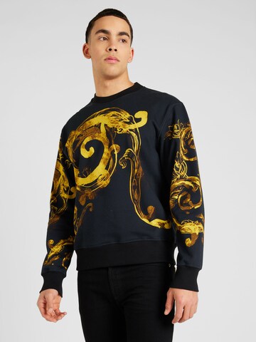 Versace Jeans Couture Sweatshirt '76UP302' in Zwart: voorkant