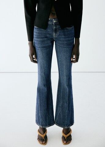 MANGO Bootcut Jeans 'TRINI' i blå: forside