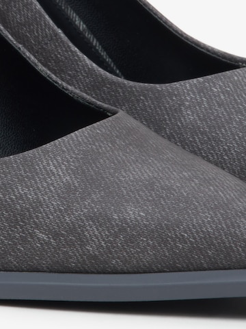 Estro Pumps met hoge voorkant '532-801' in Grijs