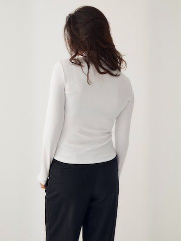 Haut ' N-Maritza ' Noella en blanc