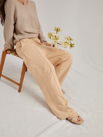 A LOT LESS Wide Leg Hose 'May' (GOTS) in Beige: predná strana