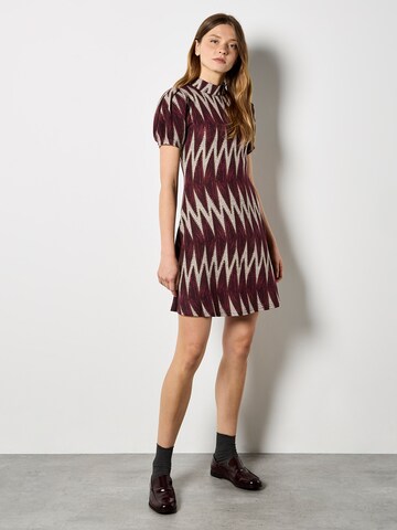 Apricot Kleid in Rot