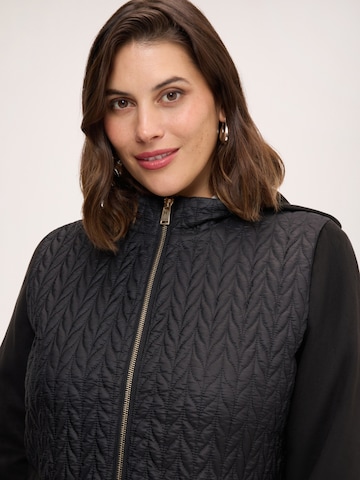 Cappotto di mezza stagione di Fiorella Rubino in nero