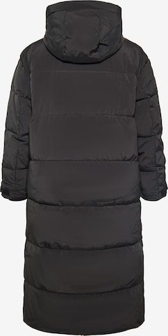 Palton de iarnă 'Threezy' de la TUFFSKULL pe negru