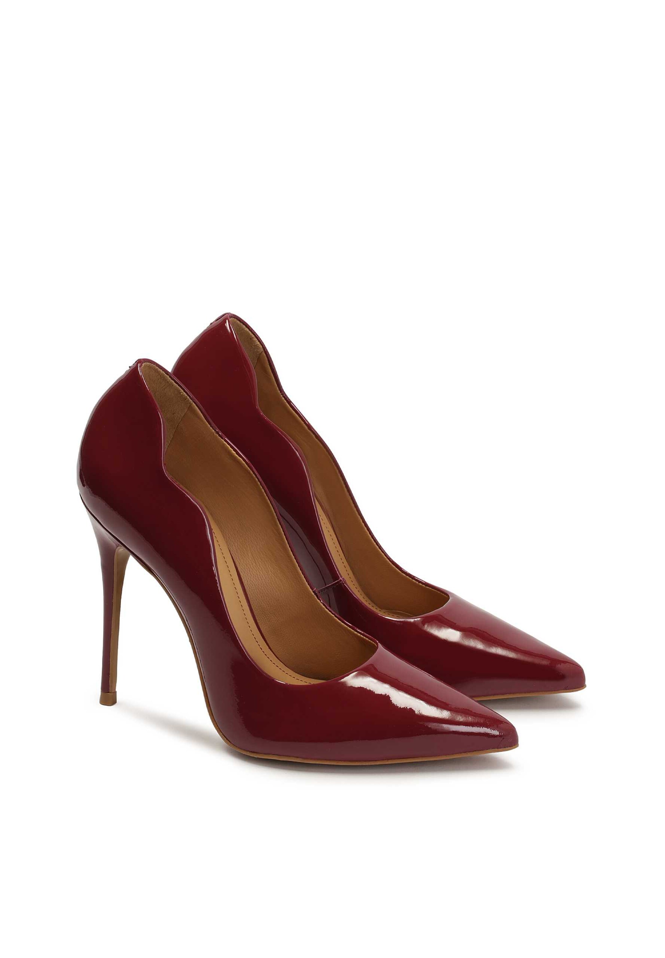 Kazar Pumps in Red