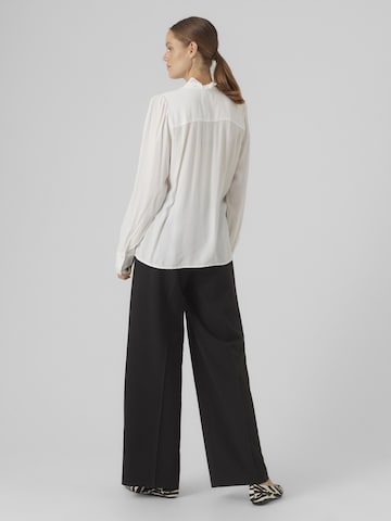 VERO MODA Blouse 'SELLA' in Wit