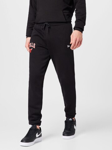 NEW ERA Tapered Hose 'CHIBUL' in Schwarz: Vorderseite
