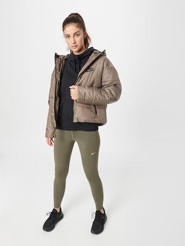 Nike Sportswear - Chaqueta de invierno en marrón