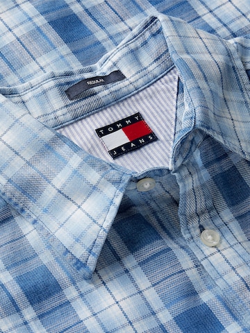 Tommy Jeans Regular fit Button Up Shirt in Blue