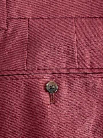 Loosefit Pantaloni con piega frontale di Next in rosso