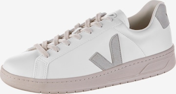 Veja Sneakers 'Urca' in White: front