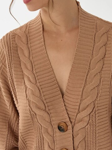 Hiccup Strickjacke in Braun