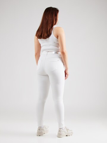 Skinny Jeans 'Augusta' di ONLY Carmakoma in bianco