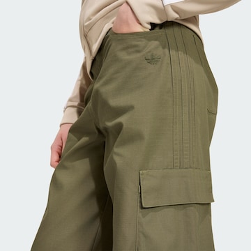 Loosefit Pantaloni di ADIDAS ORIGINALS in verde