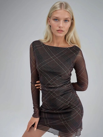 Busem - Vestido em castanho: frente