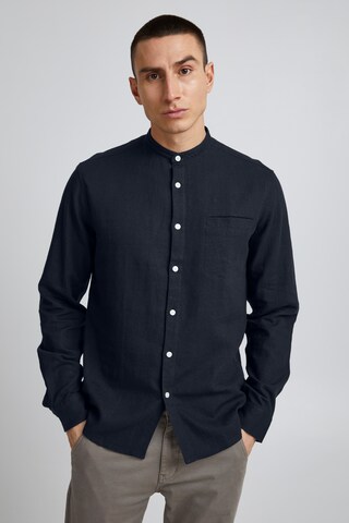 Coupe regular Chemise 'chuko' 11 Project en bleu : devant