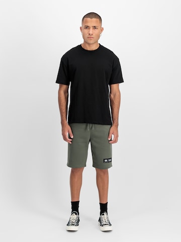 Regular Pantalon ALPHA INDUSTRIES en vert
