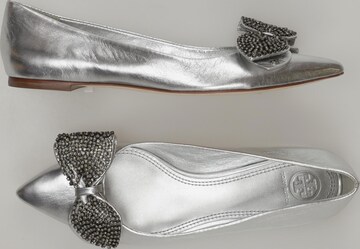 Tory Burch Flats & Loafers in 39,5 in Silver: front