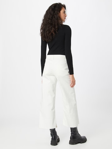 Wide Leg Jean Mavi en blanc