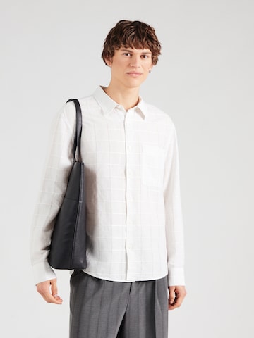 Calvin Klein Regular fit Ing - fehér: elől