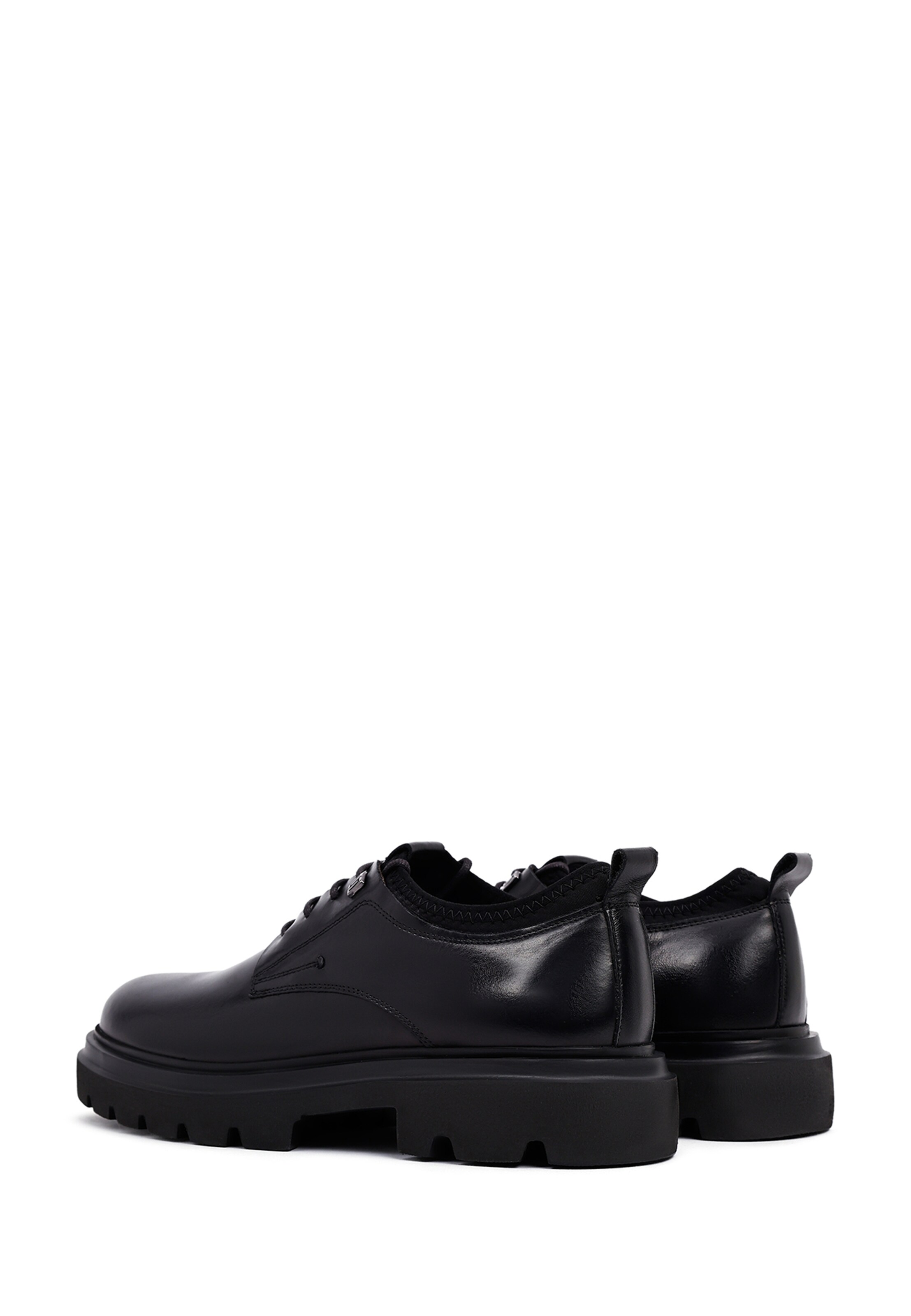 Chaussure à lacets Derimod en noir