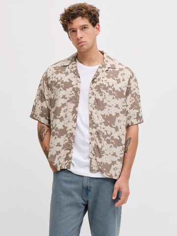 JJ Rebel Классический крой Рубашка 'JREBBLOSSOM' в Бежевый: спереди