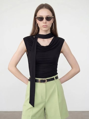 Dilvin Blouse 'Blusen' in Black: front