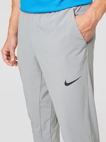 NIKE Normální Sportovní kalhoty – šedá