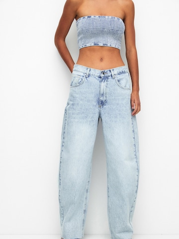 Loosefit Jeans de la Pull&Bear pe albastru: față