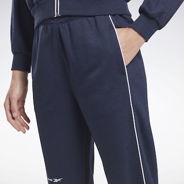 Slimfit Pantaloni sportivi di Reebok in blu