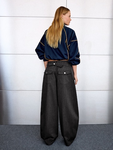 Barrel Pantaloni de la Bershka pe gri