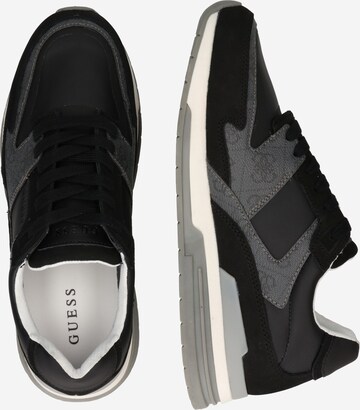 Sneaker low de la GUESS pe gri