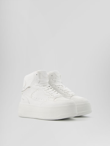 Bershka Sneakers high i hvit