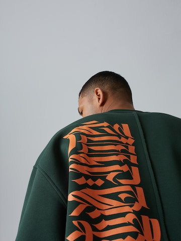 ABOUT YOU x Benny Cristo Sweatshirt 'Dave' in Groen