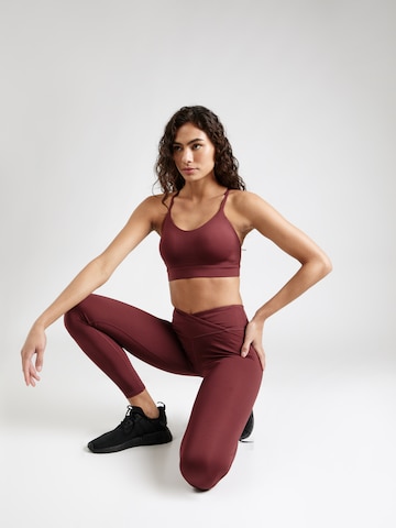 Invisible Soutien-gorge de sport 'Scoop L1' Hunkemöller en rouge